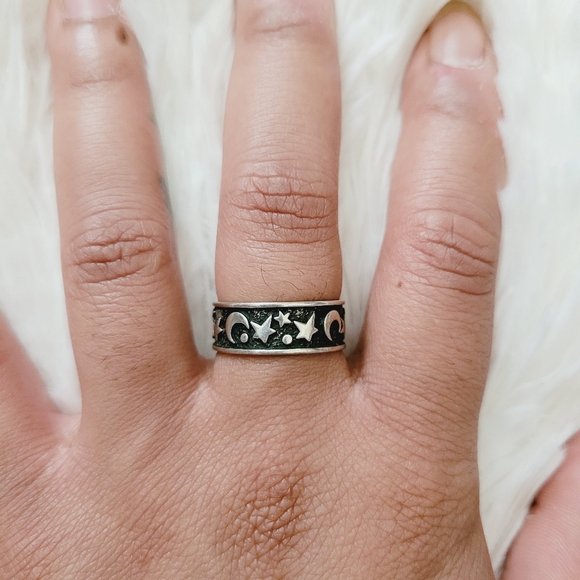 Vintage Sterling Silver Moon & Star Ring - Picture 6 of 10